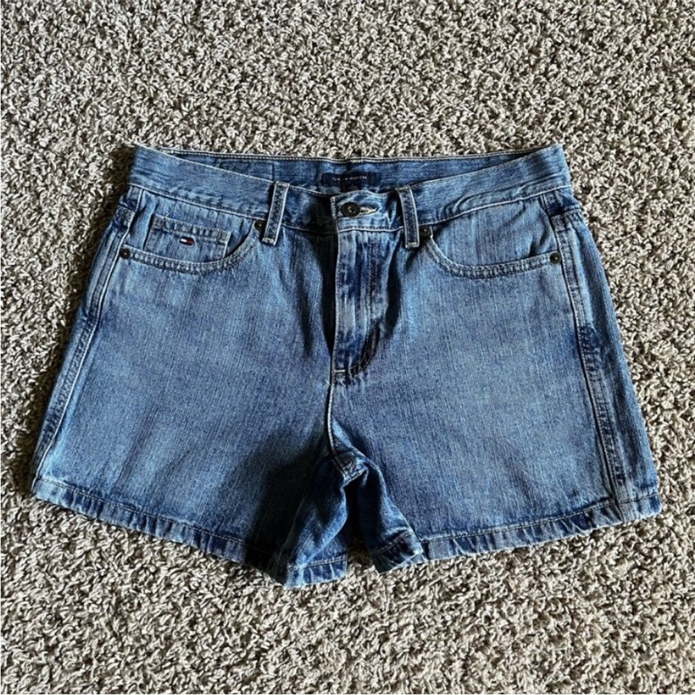 Tommy Hilfiger High Waisted Mid Wash Blue Denim Shorts Vintage Look Size 6